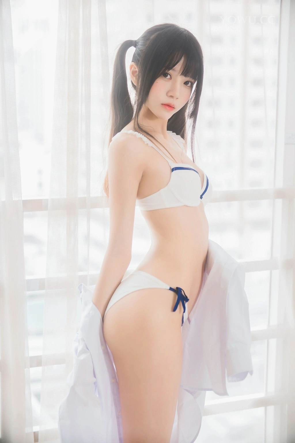 桜桃喵 – 白衬衫双马尾少女私房写真
