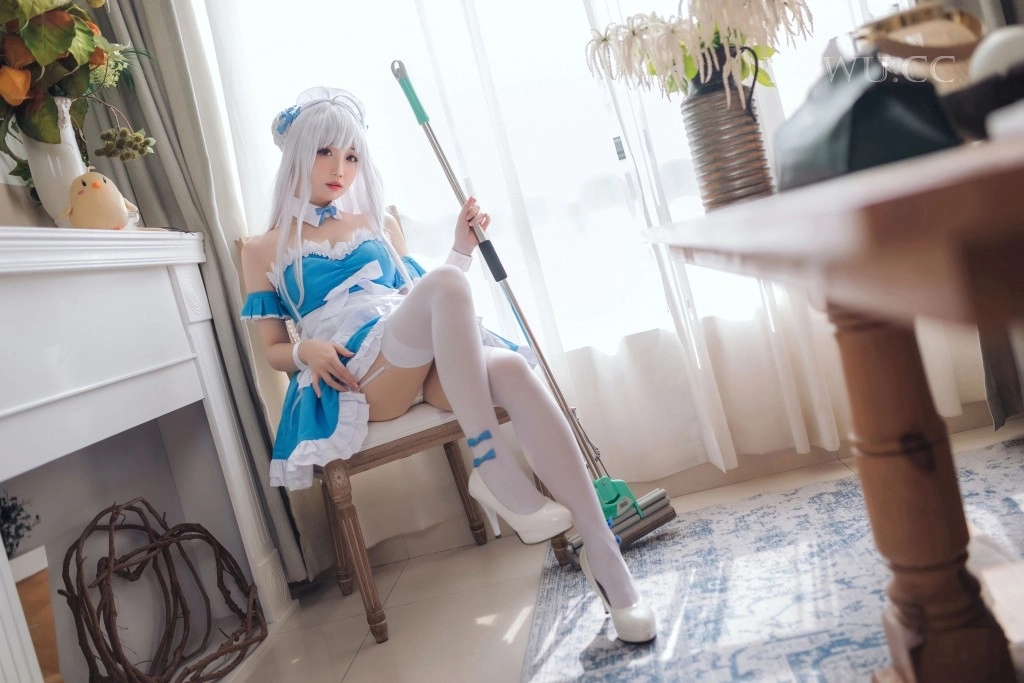 焖焖碳 – 小天鹅女仆 Cosplay 甜美写真 动漫角色扮演