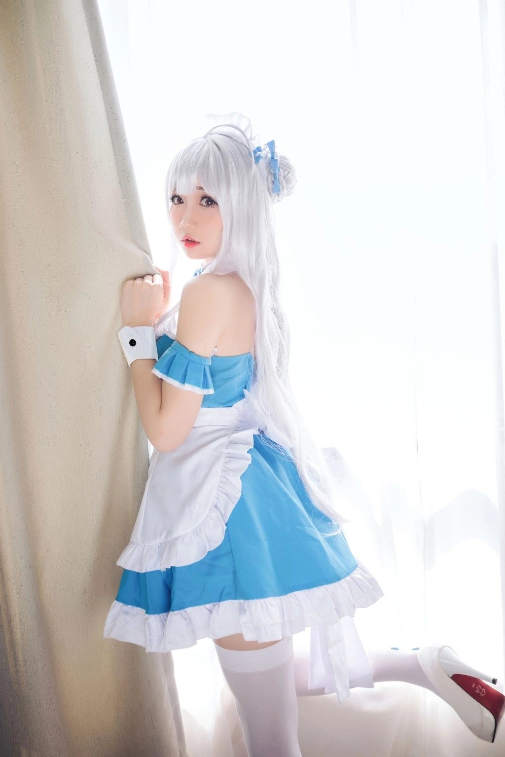 焖焖碳 – 小天鹅女仆 Cosplay 甜美写真 动漫角色扮演