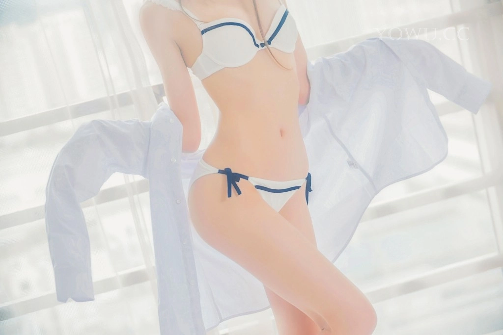 桜桃喵 – 白衬衫双马尾少女私房写真