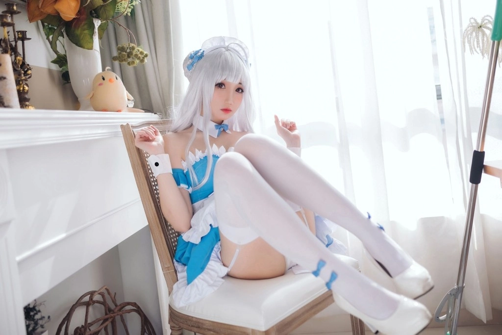 焖焖碳 – 小天鹅女仆 Cosplay 甜美写真 动漫角色扮演