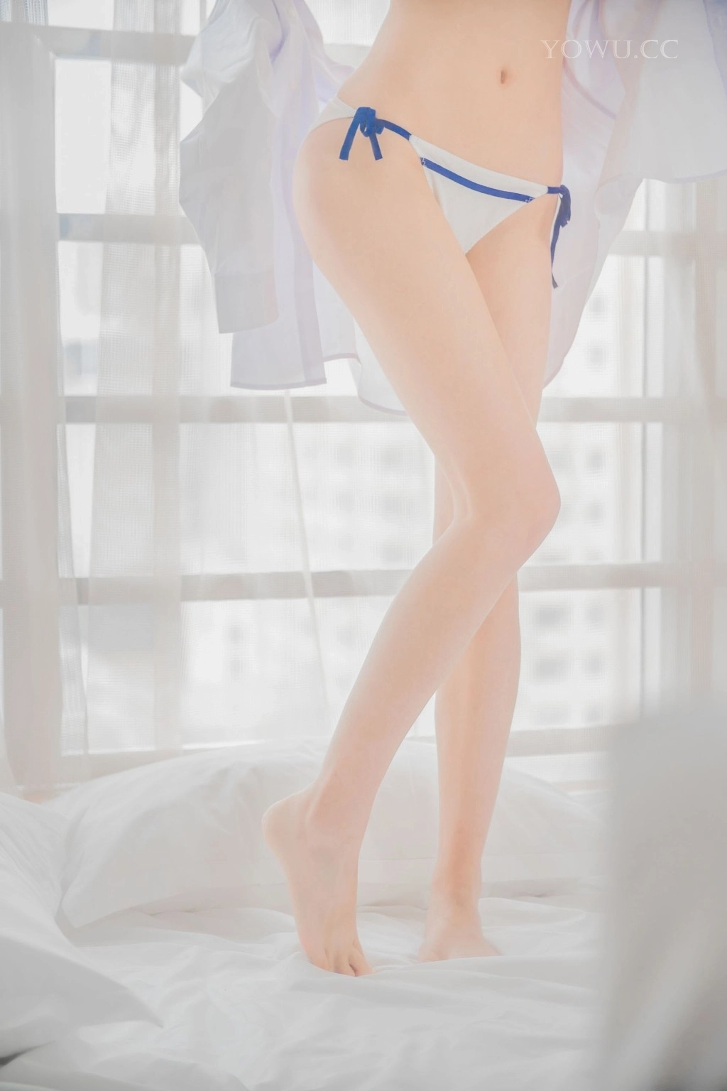 桜桃喵 – 白衬衫双马尾少女私房写真