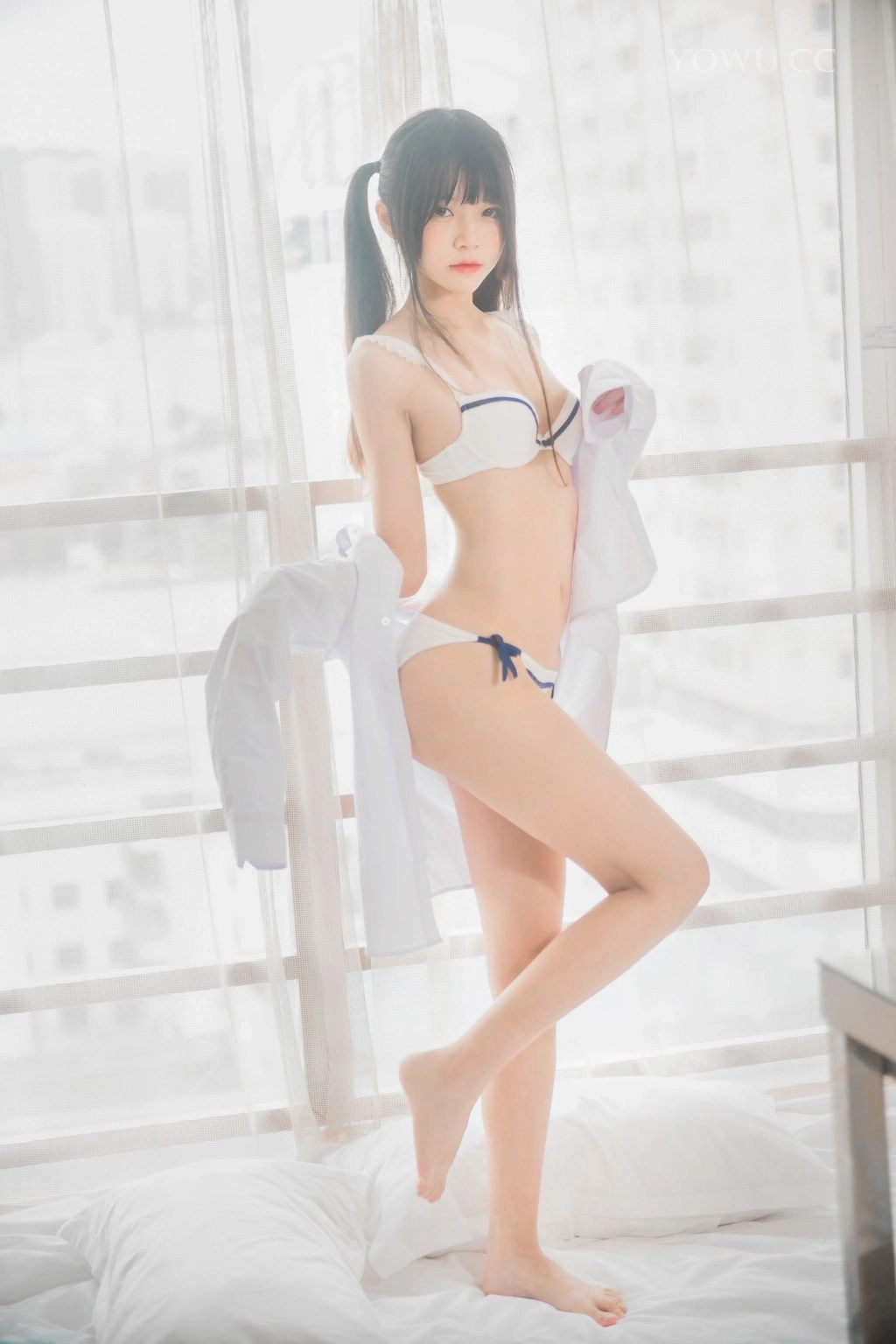桜桃喵 – 白衬衫双马尾少女私房写真