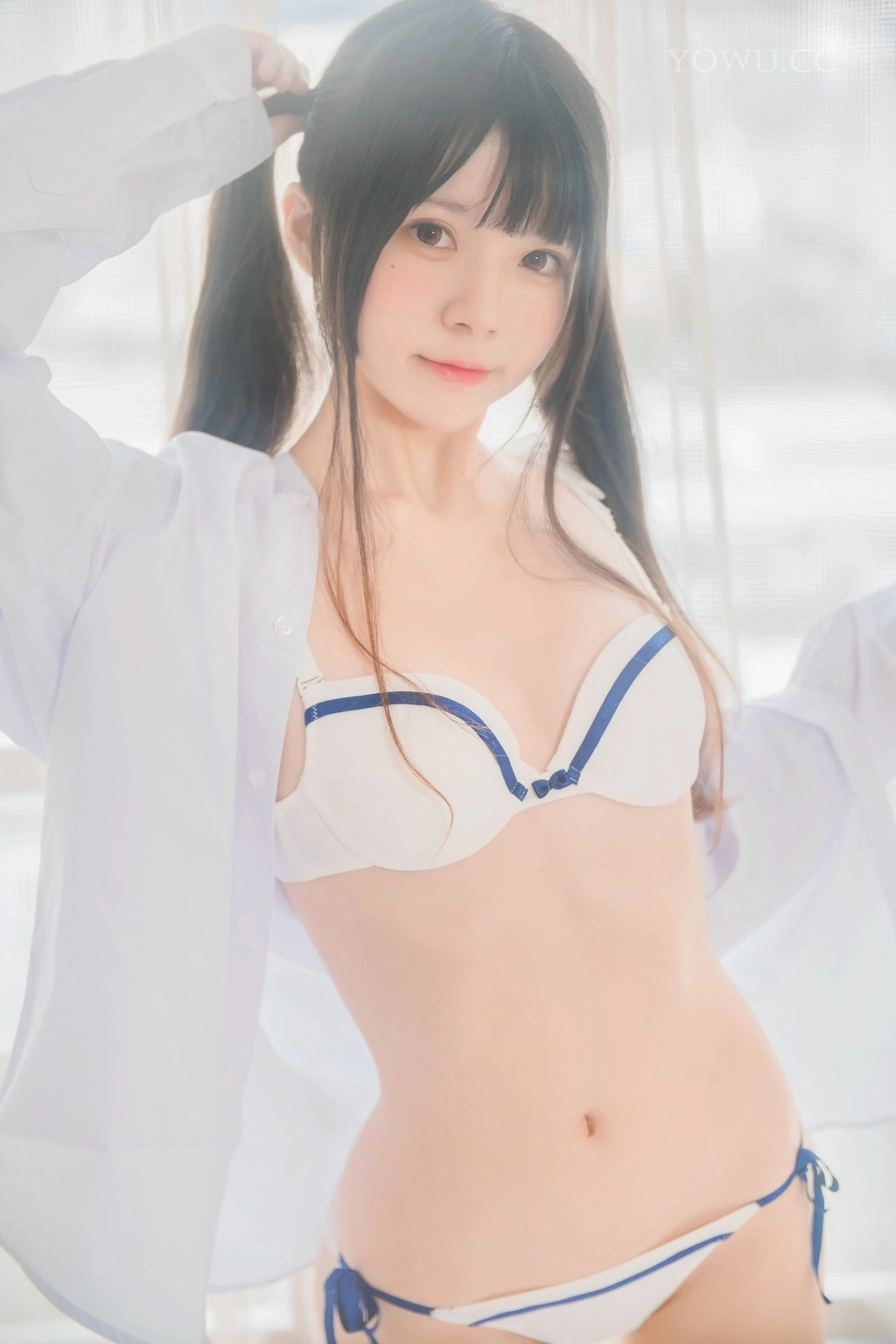 桜桃喵 – 白衬衫双马尾少女私房写真