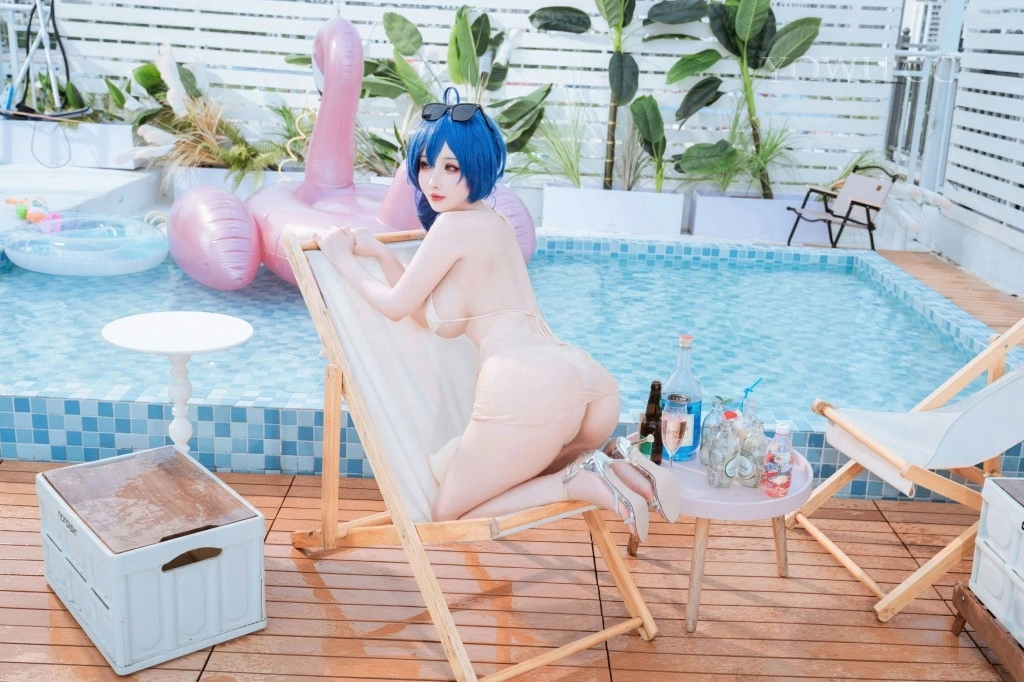 rioko凉凉子 – 香槟色比基尼 Cosplay圣路易斯 写真集