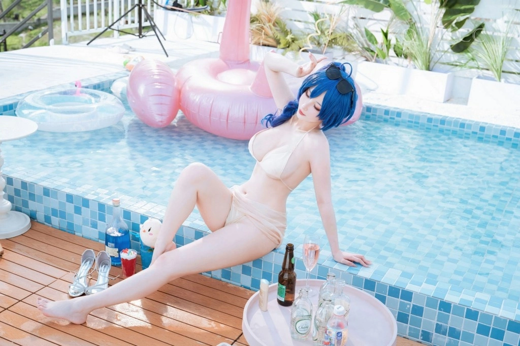 rioko凉凉子 – 香槟色比基尼 Cosplay圣路易斯 写真集
