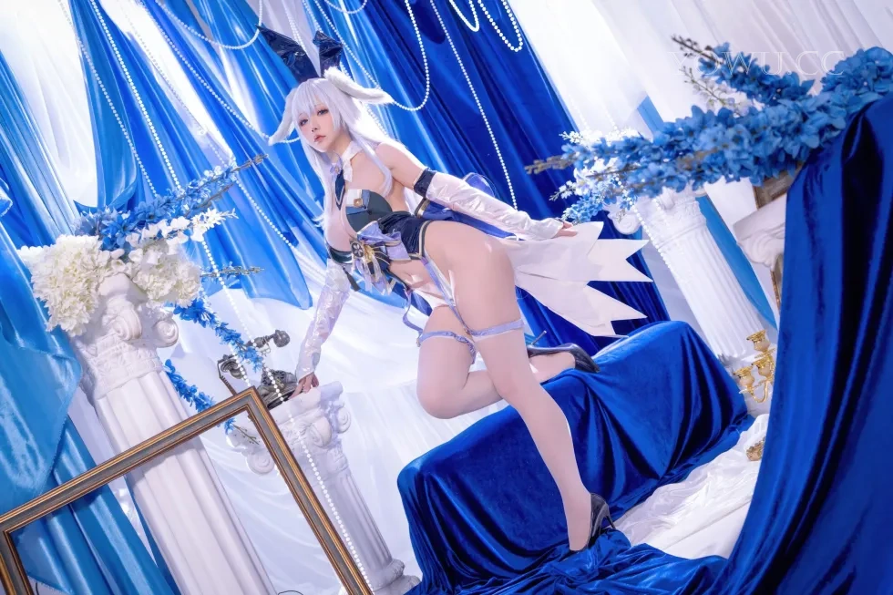 星之迟迟Cos碧蓝航线信浓兔女郎性感写真