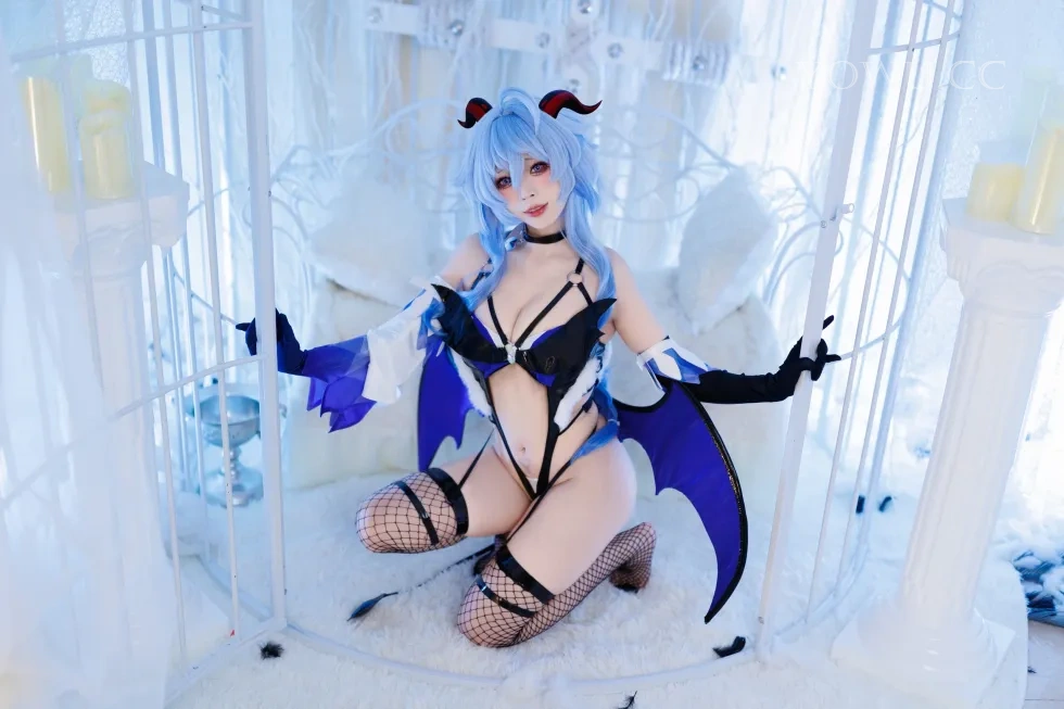 胡桃猫Kurumineko Cosplay甘雨魅魔惊艳亮相
