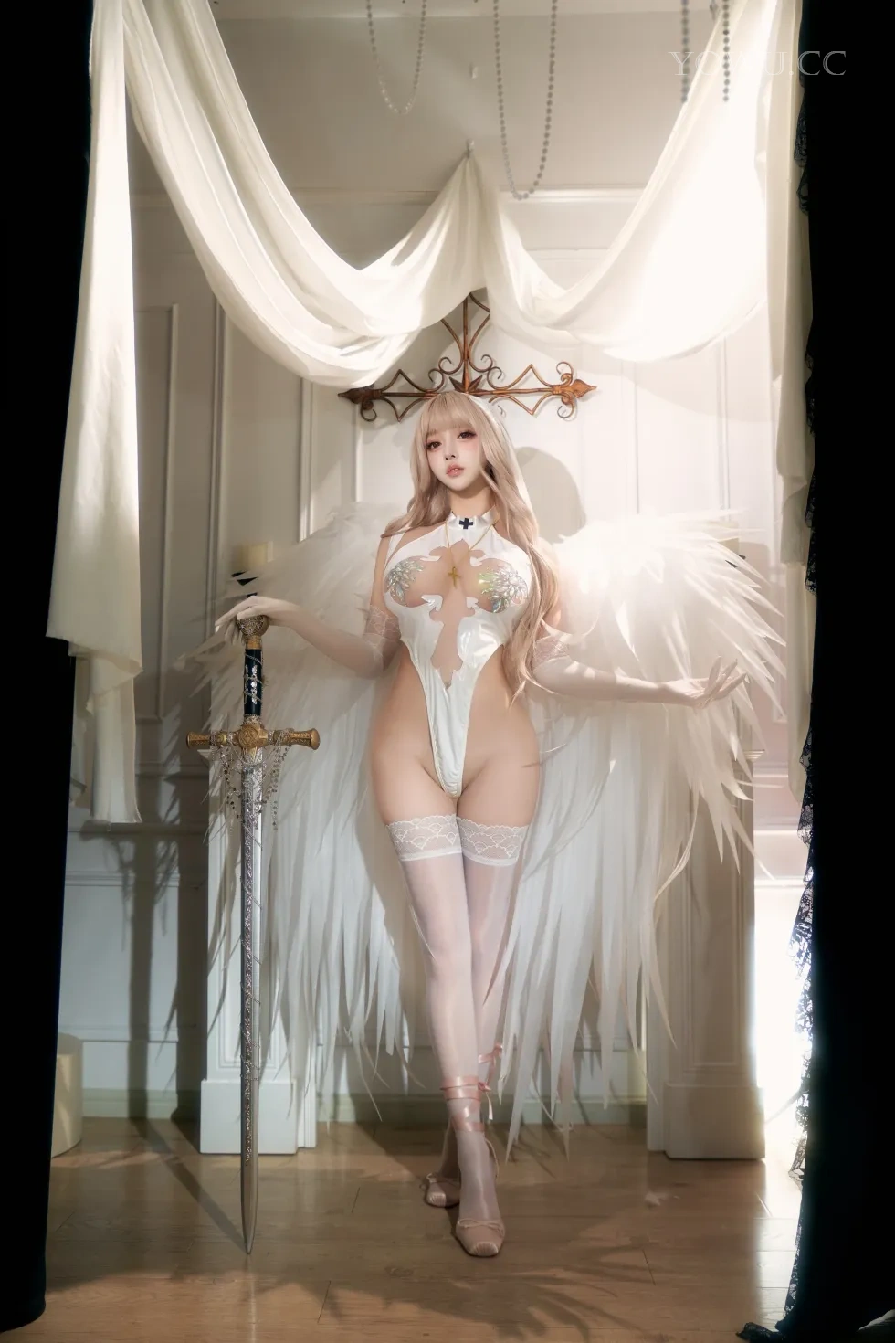 过期米线线喵Cosplay与神同行：神界使者惊艳亮相