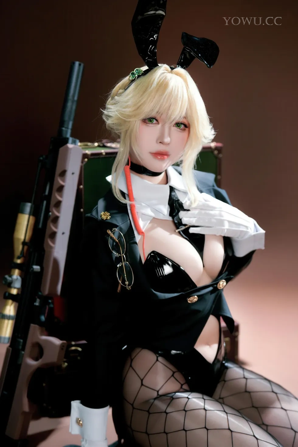 半半子Cosplay Nikke胜利女神爱德兔女郎性感写真