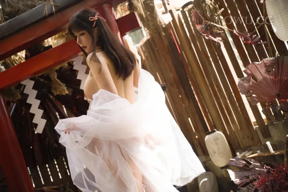 亚马逊鲶鱼 《神社符纸巫女》Cosplay写真免费欣赏
