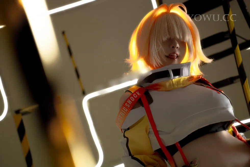 纸悦Etsu_ko Cosplay Nikke胜利女神伊莱格 神秘上线