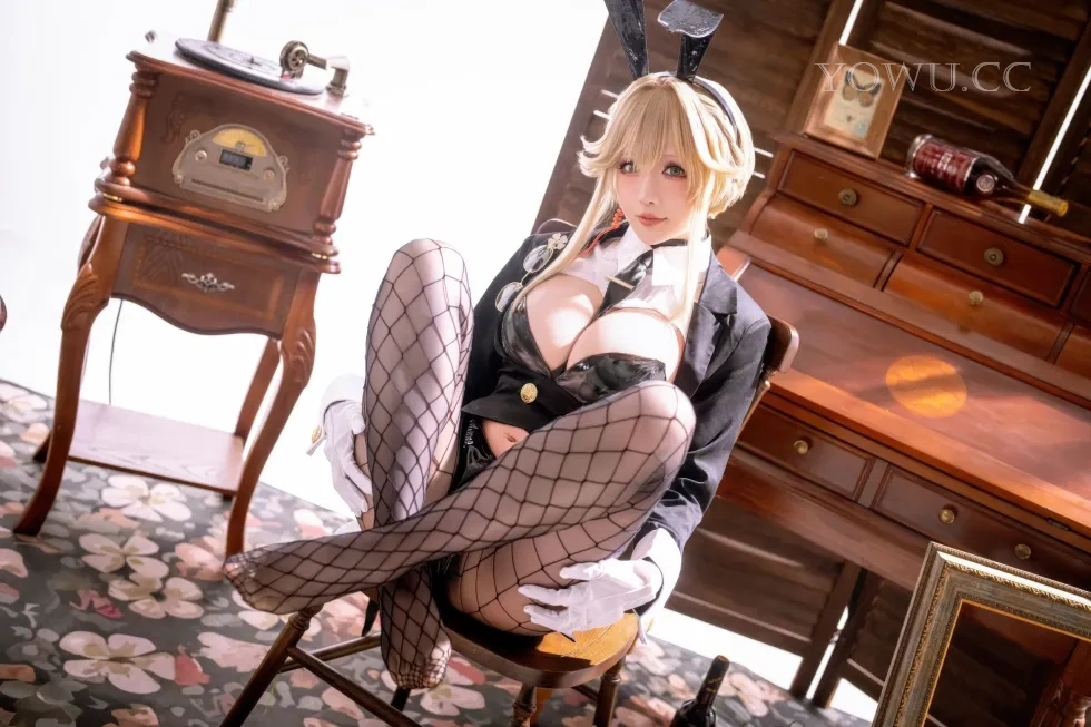 星之迟迟Cosplay写真： Nikke胜利女神爱德特务兔女郎