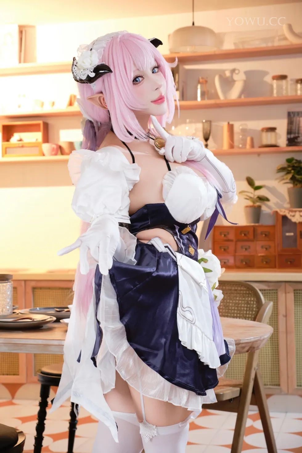 胡桃猫Kurumineko Cos爱莉希雅女仆:“主人,需要服务吗?”