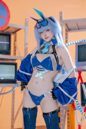 屿鱼Cos碧蓝航线花园赛车服，性感迷人写真集